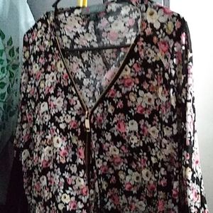 Cute flowery top zipper cango ALL the way up